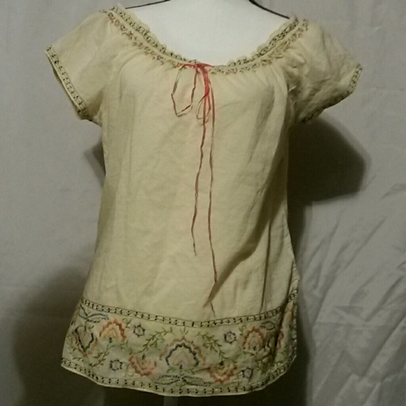 Lucky Brand Tops - ♥️5/$25 lucky brand off the shoulders top M